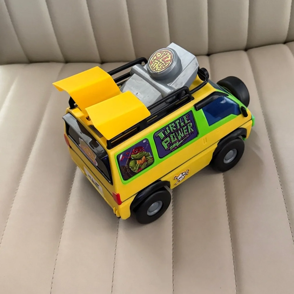 Ninja Turtles Toy Van with Pizza Top (as is) needs batteries remote pizza